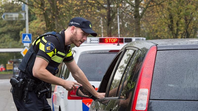 Agent controleert