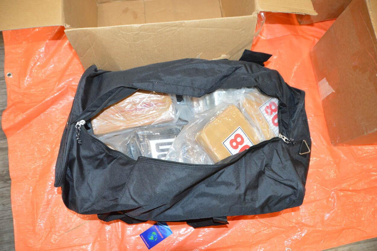 Cocaïne tussen geconserveerd fruit in Rotterdam