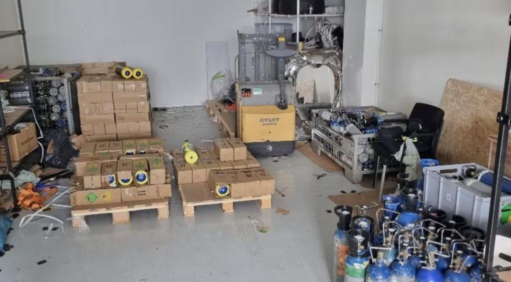 300 flessen lachgas aangetroffen